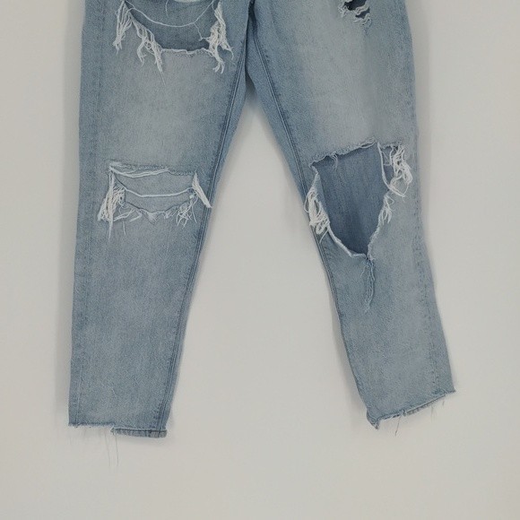 American Eagle Women's Mom Jean Size 2 Regular Light Wash Distressed Straight - Picture 3 of 15